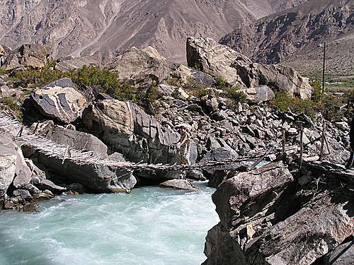 TJ_bridge_over_gunt_near_khorog.jpg